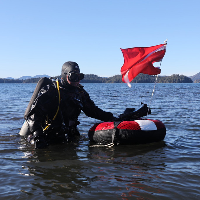 diver_with_flag